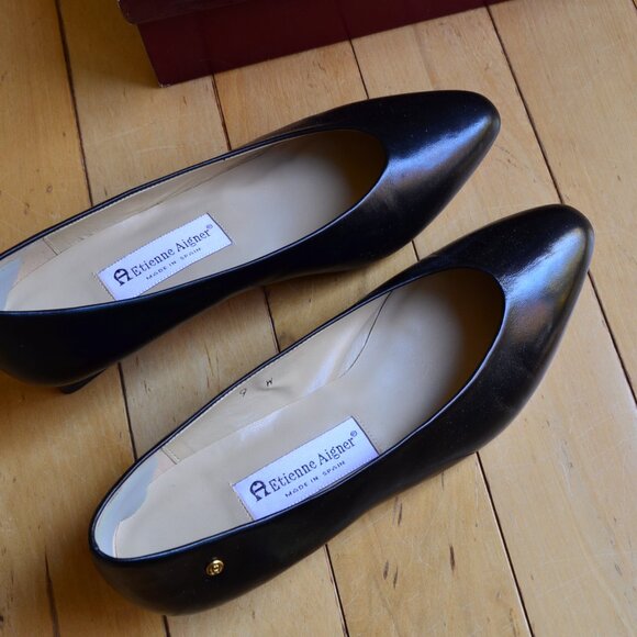 Vintage Etienne Aigner Madrid Leather Heels in Classic Black Size 9 - Picture 2 of 13
